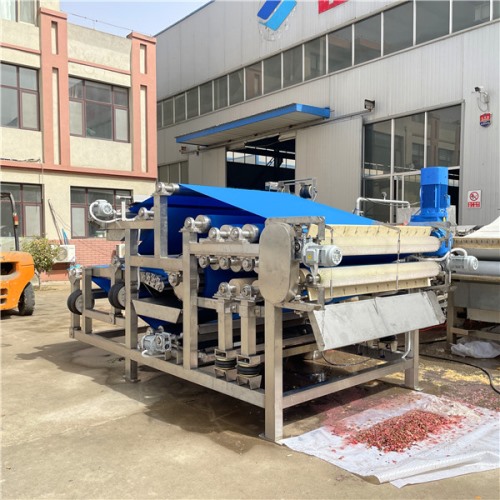 某食品廠訂購的1臺帶式果蔬榨汁機(jī)，試機(jī)檢驗(yàn)合格準(zhǔn)備發(fā)貨！