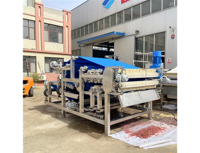 某食品廠訂購的1臺(tái)帶式果蔬榨汁機(jī)，試機(jī)檢驗(yàn)合格準(zhǔn)備發(fā)貨！